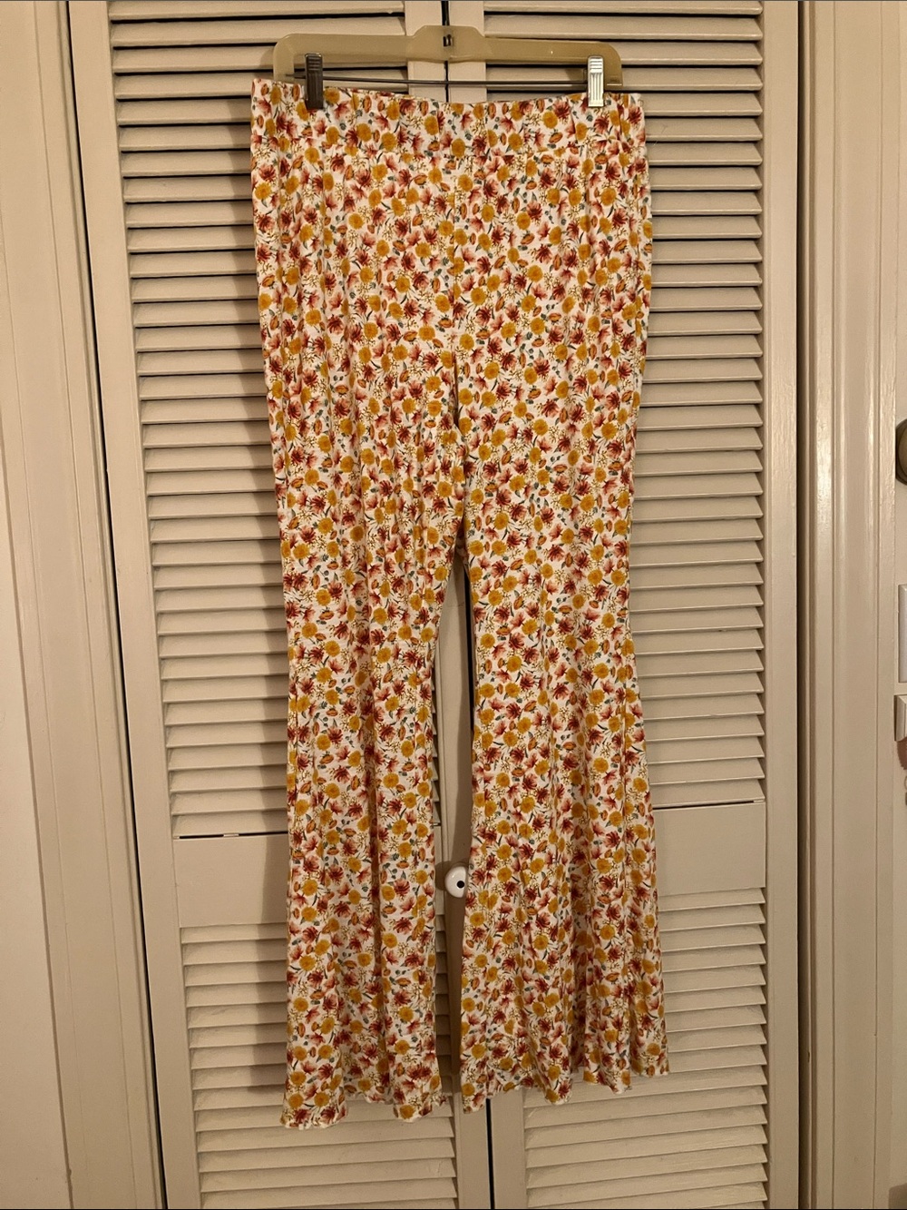 Festi Size 1 (14-16) Floral Flare - Bell Bottom Pants in White, Yellow, Rust